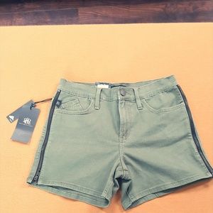 Rock & Republic Mid Rise Short Size 8 Olive Green